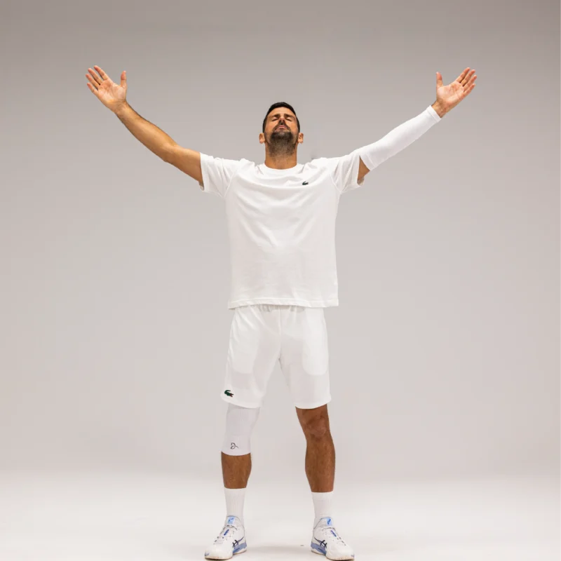Alternative view of Novak Djokovic põlveortoos